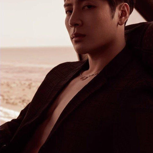 دانلود آهنگ TITANIC از Jackson Wang FT Rich Brian