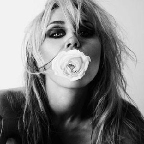 دانلود آهنگ Bass Persuades از Miley Cyrus